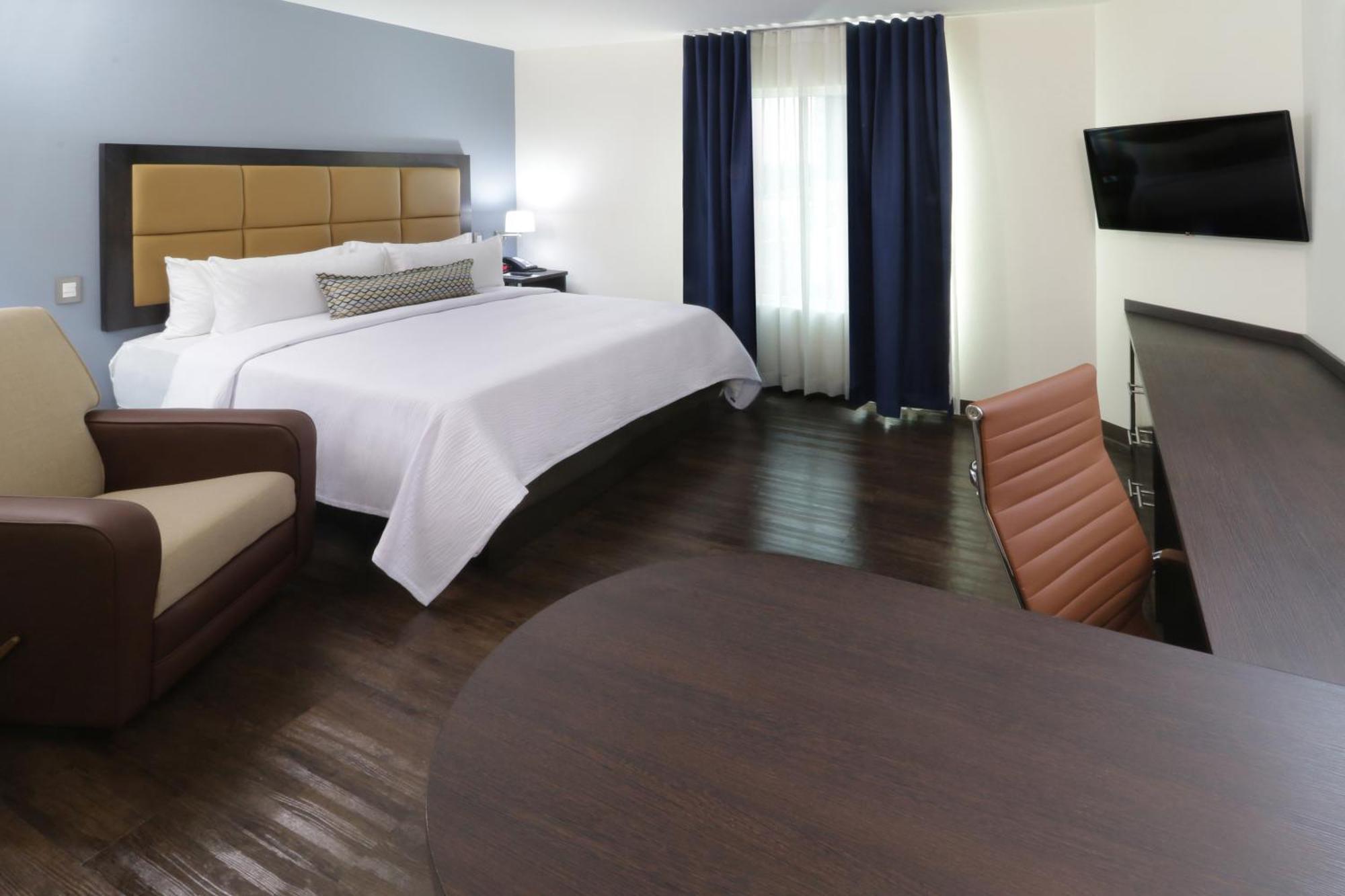 Candlewood Suites - Celaya By Ihg Экстерьер фото