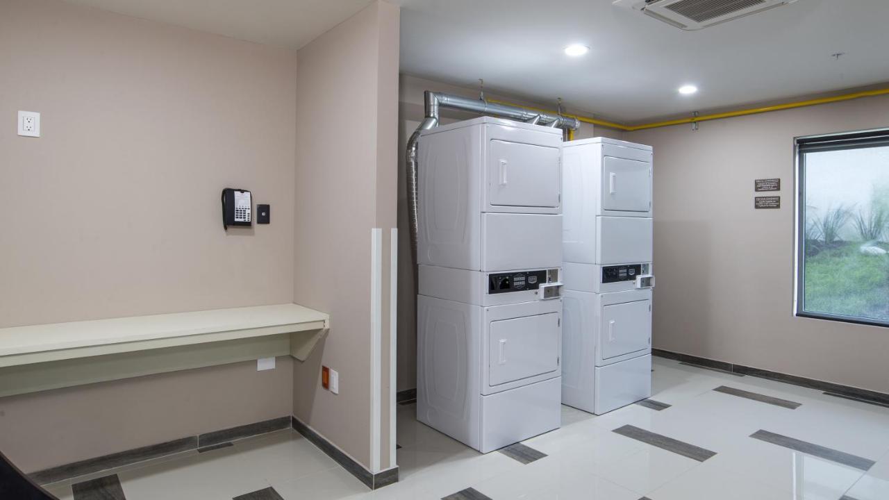 Candlewood Suites - Celaya By Ihg Экстерьер фото