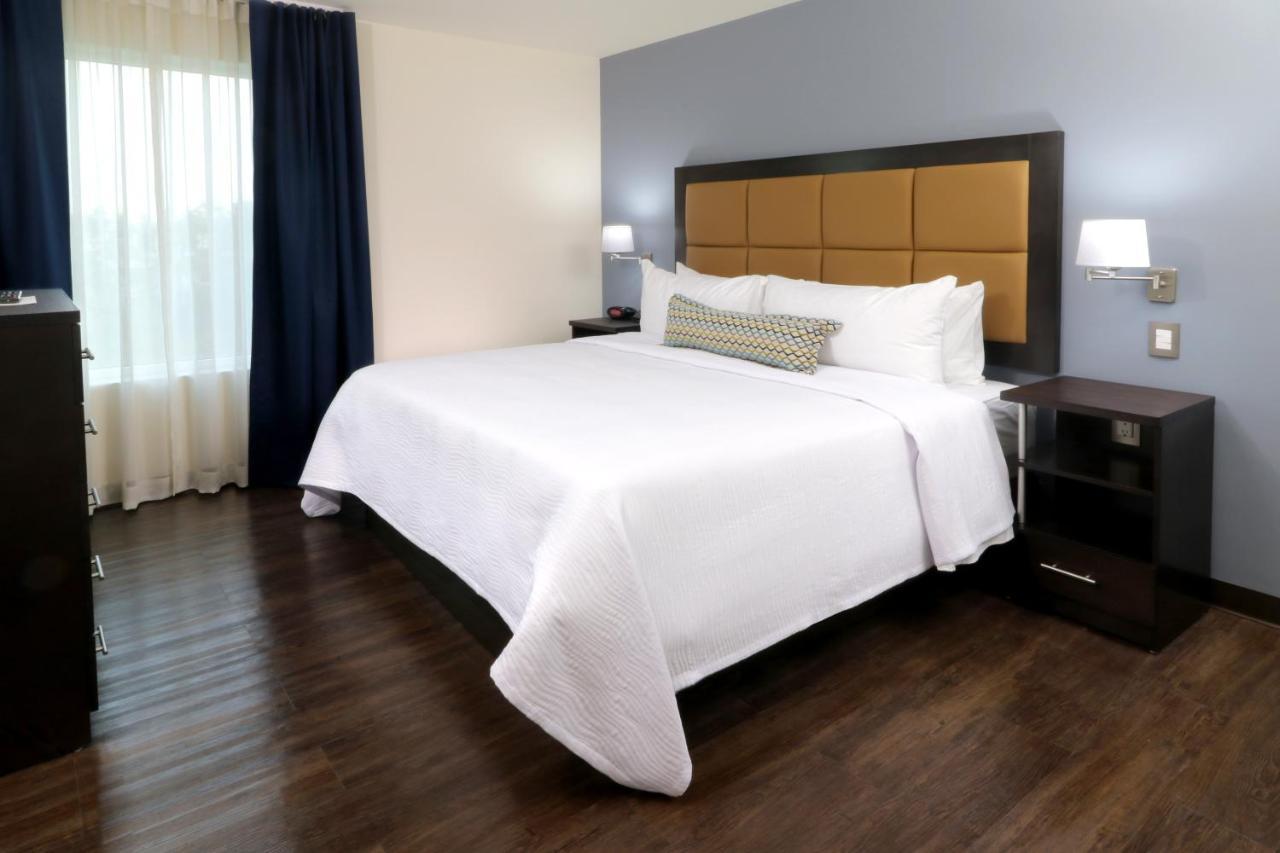 Candlewood Suites - Celaya By Ihg Экстерьер фото