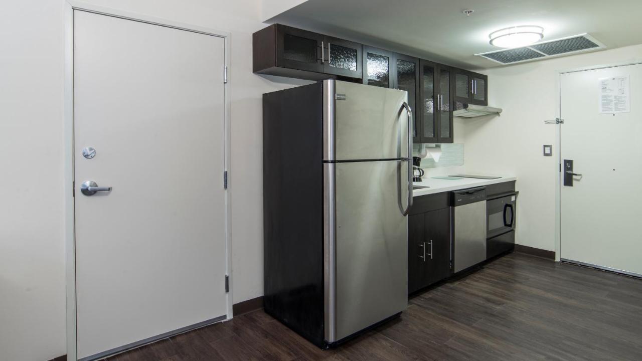 Candlewood Suites - Celaya By Ihg Экстерьер фото